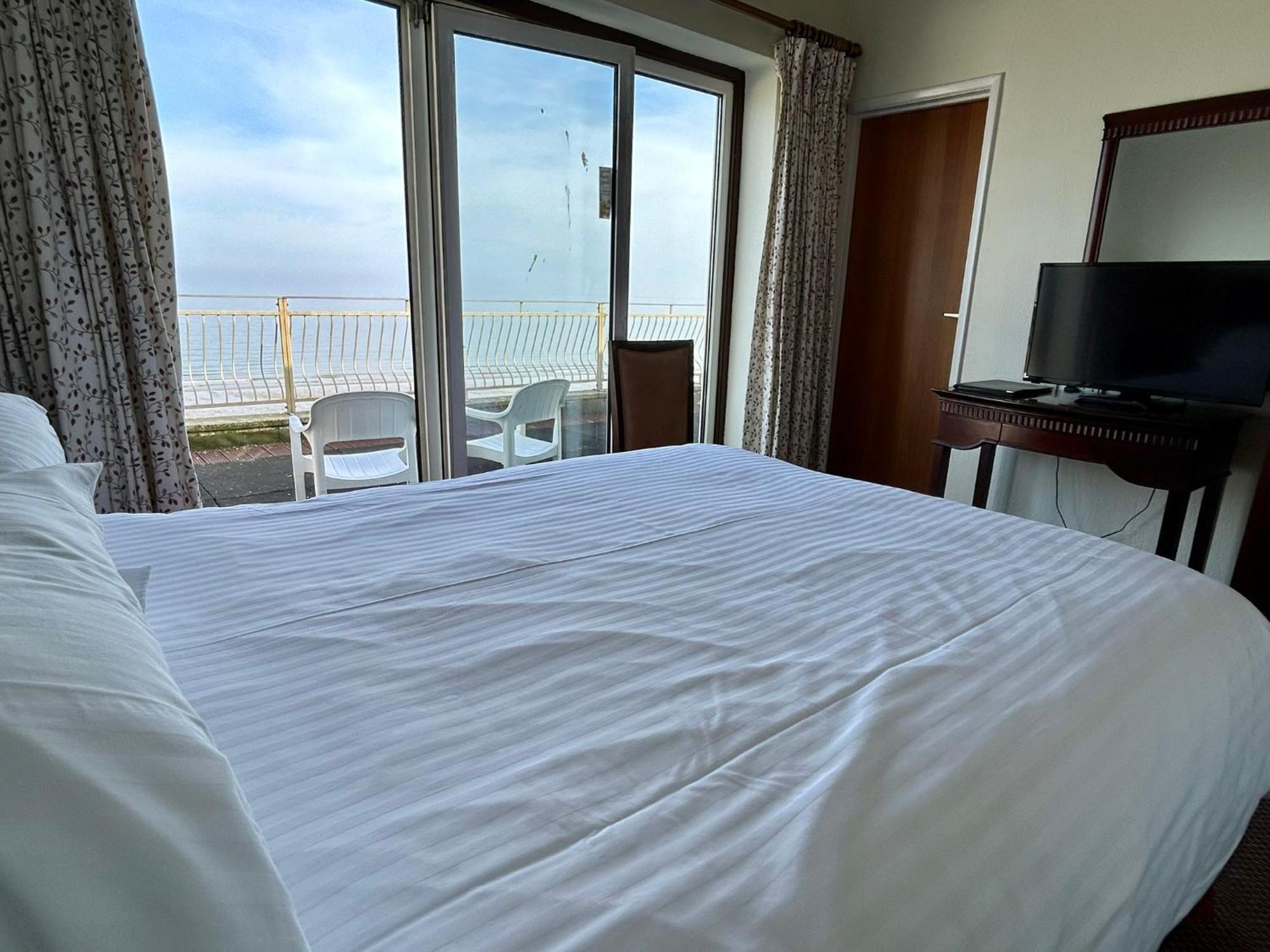 Bay View - Seafront, Sandown - Free Car Ferry For Bookings Of 3 Or More Nights, Subject To Availability Luaran gambar
